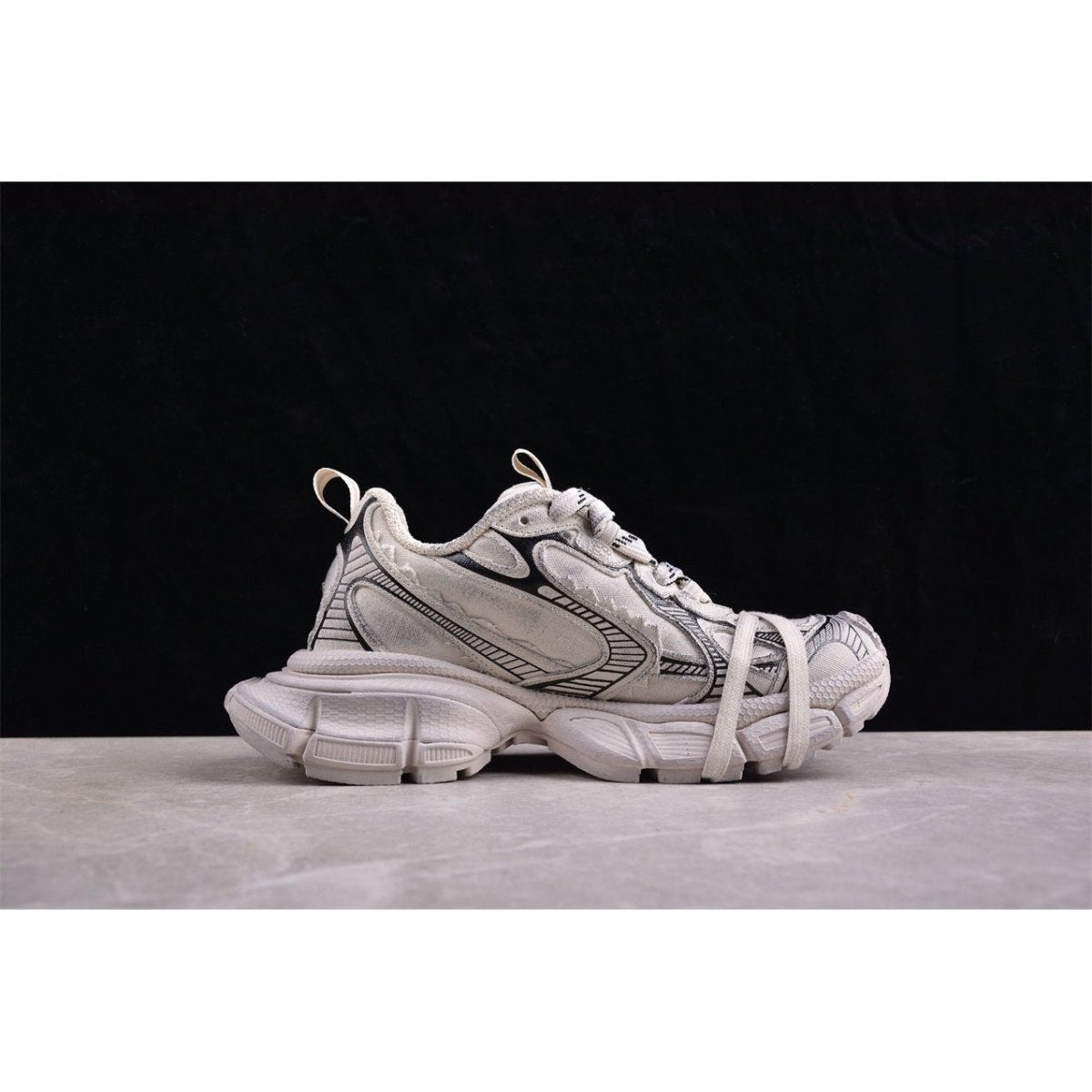 BALENCIAGA 3XL x BEIGE - Phantom Kicks