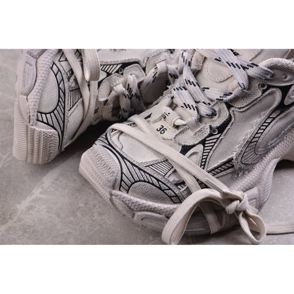 BALENCIAGA 3XL x BEIGE - Phantom Kicks