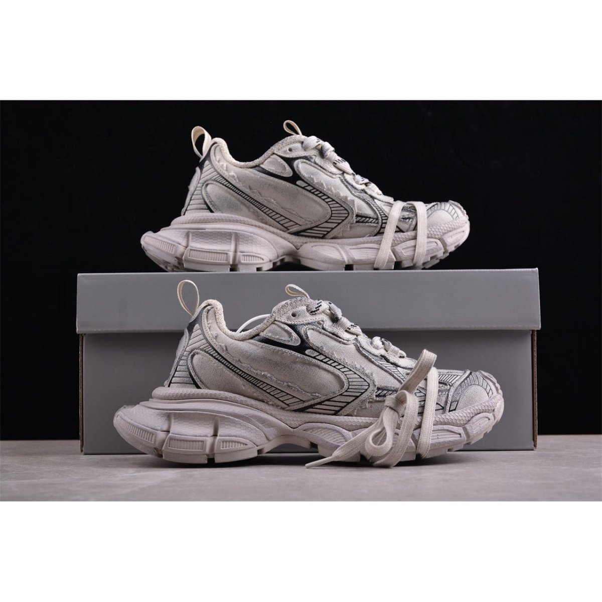 BALENCIAGA 3XL x BEIGE - Phantom Kicks