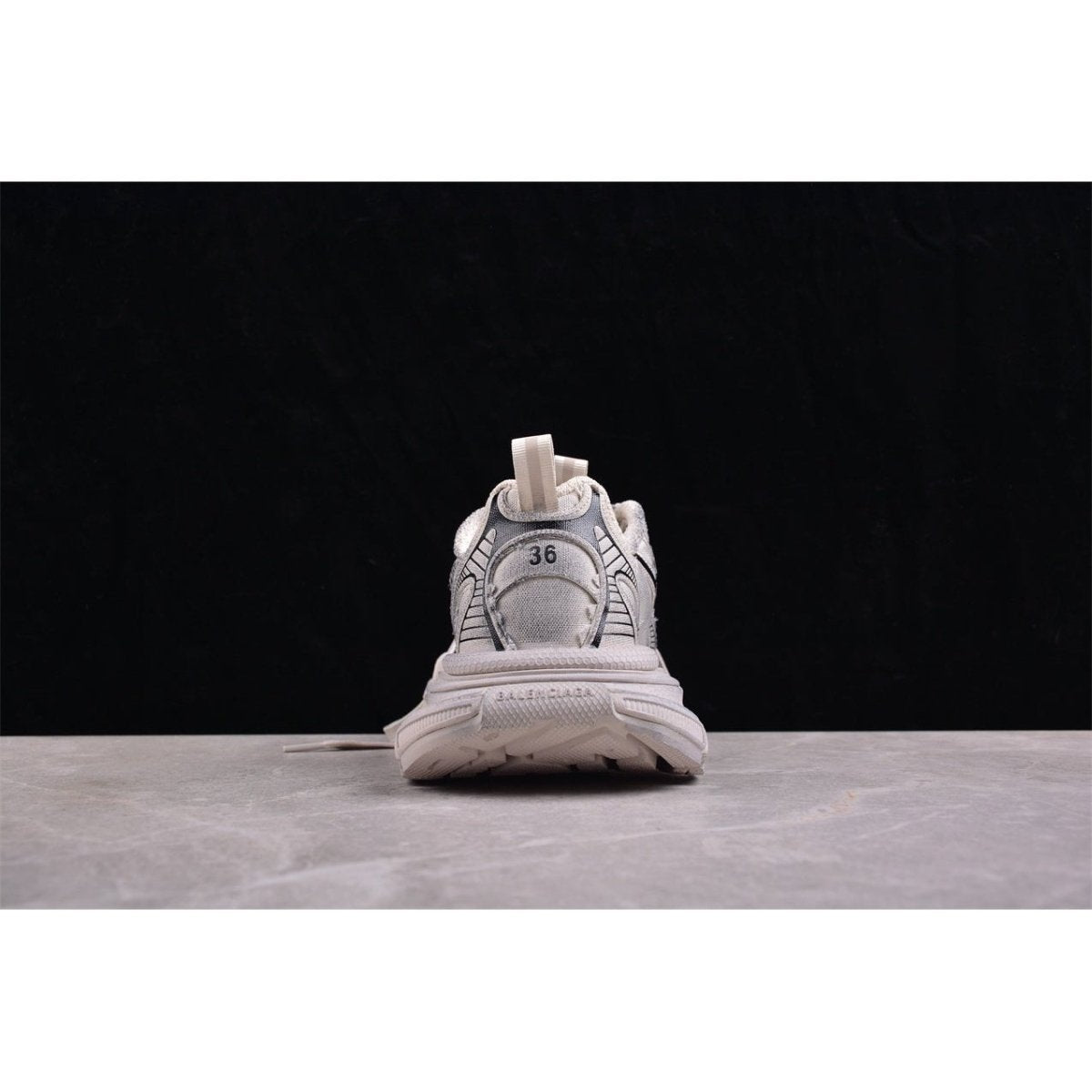 BALENCIAGA 3XL x BEIGE - Phantom Kicks