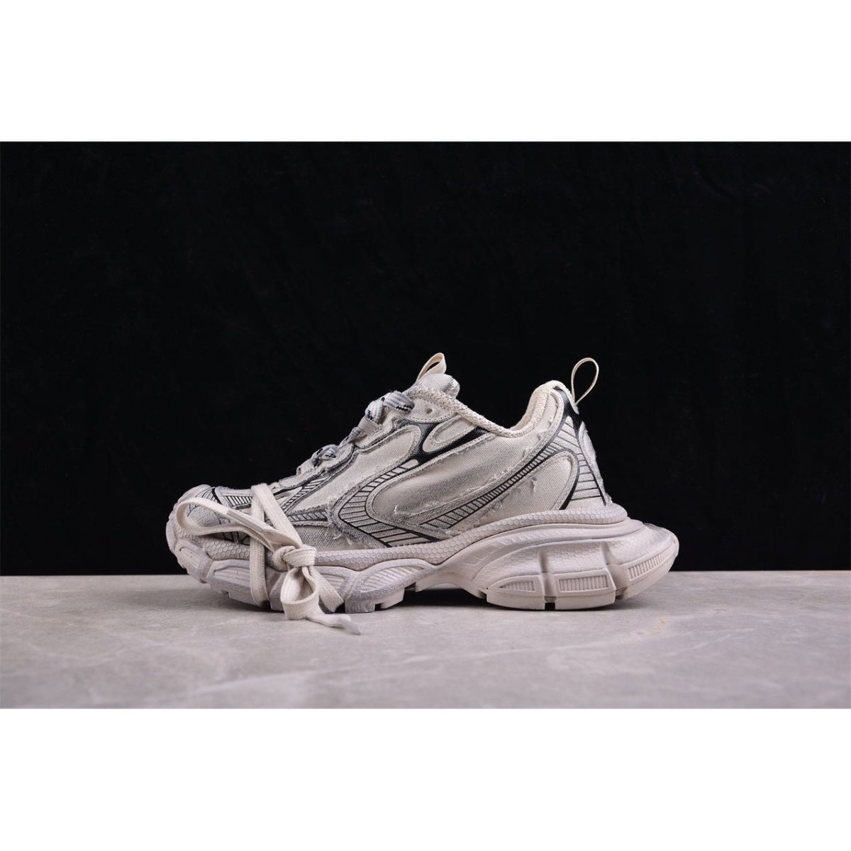 BALENCIAGA 3XL x BEIGE - Phantom Kicks
