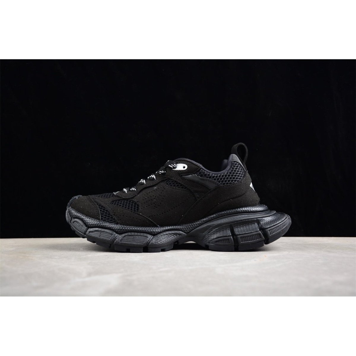BALENCIAGA 3XL x BLACK - Phantom Kicks
