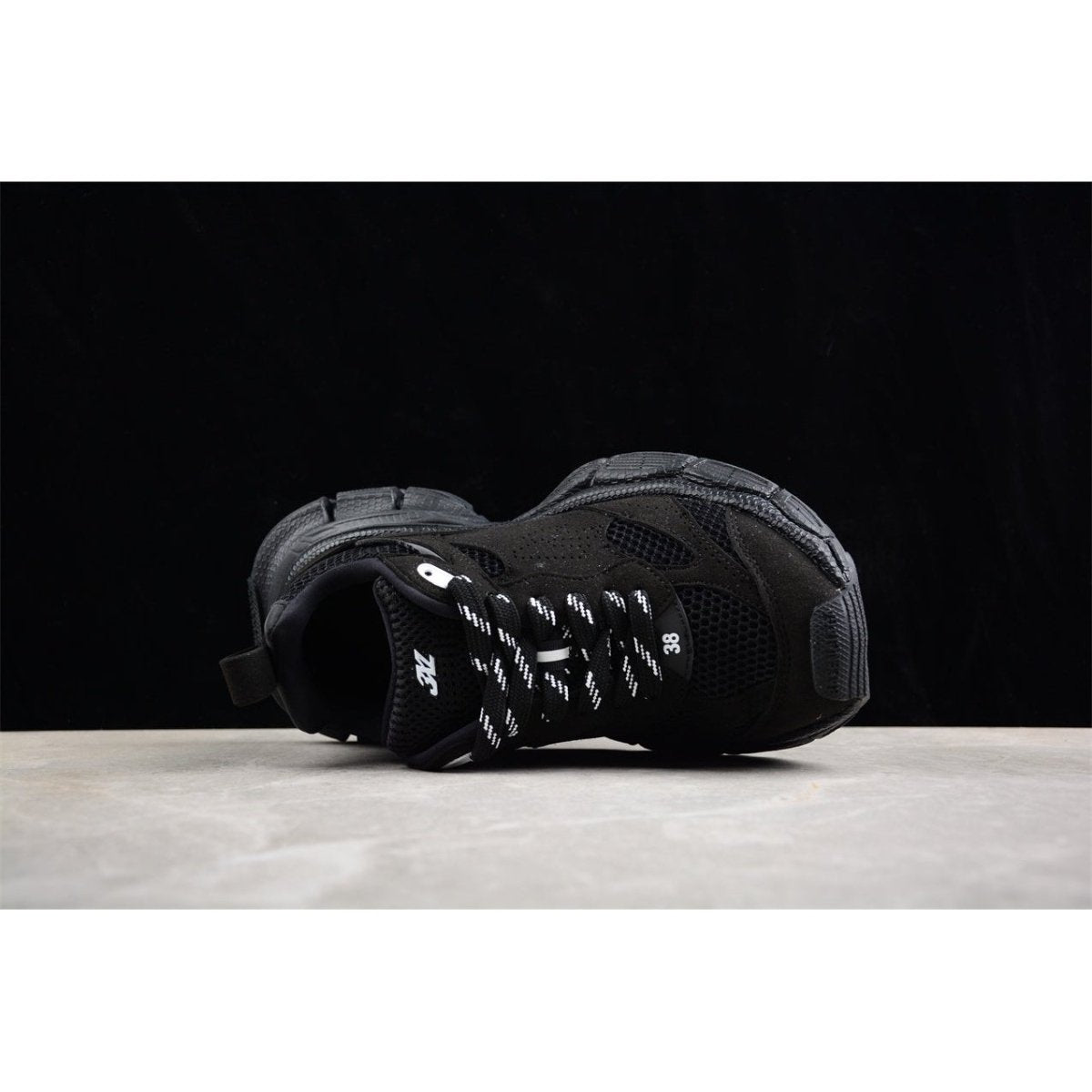 BALENCIAGA 3XL x BLACK - Phantom Kicks