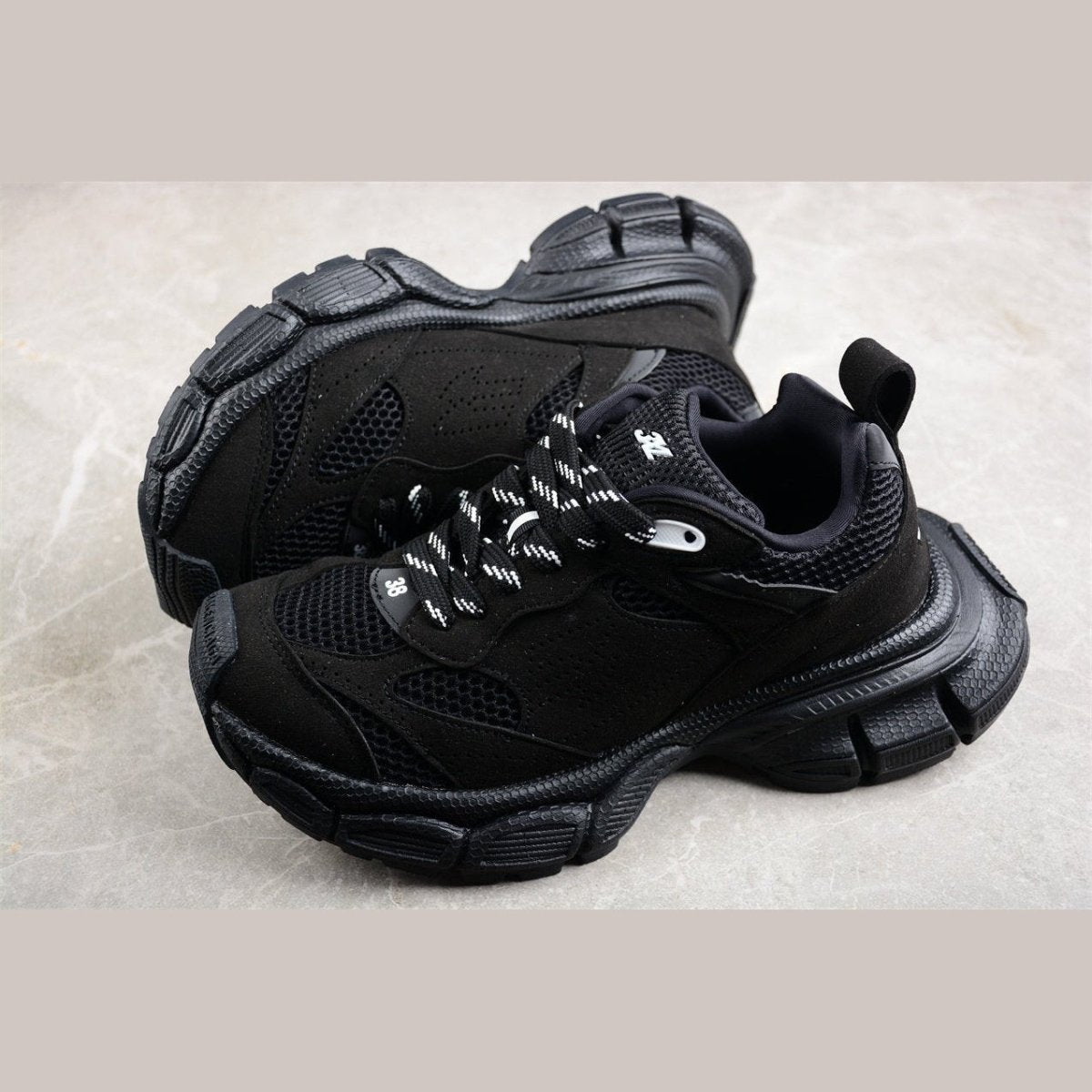 BALENCIAGA 3XL x BLACK - Phantom Kicks