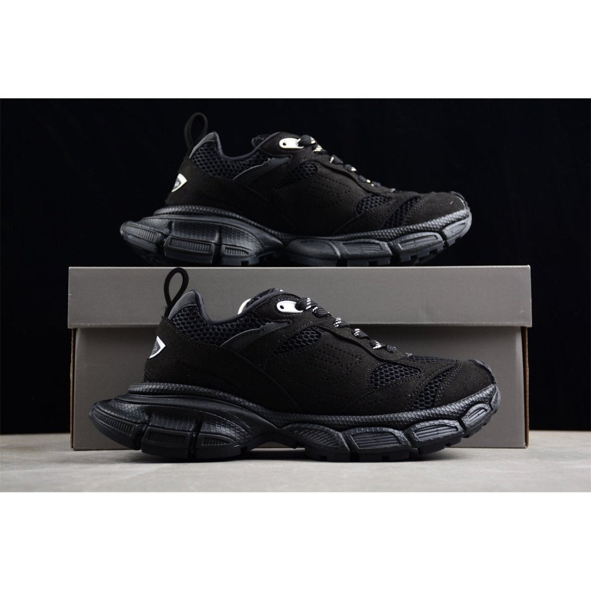 BALENCIAGA 3XL x BLACK - Phantom Kicks