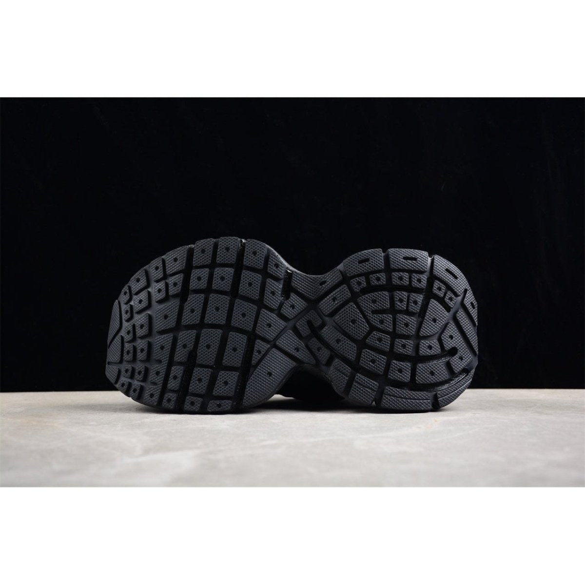 BALENCIAGA 3XL x BLACK - Phantom Kicks