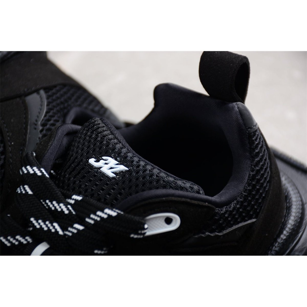BALENCIAGA 3XL x BLACK - Phantom Kicks
