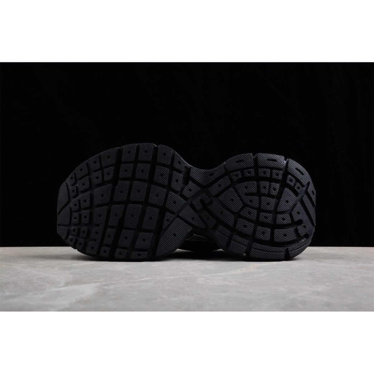 BALENCIAGA 3XL x BLACK WHITE - Phantom Kicks