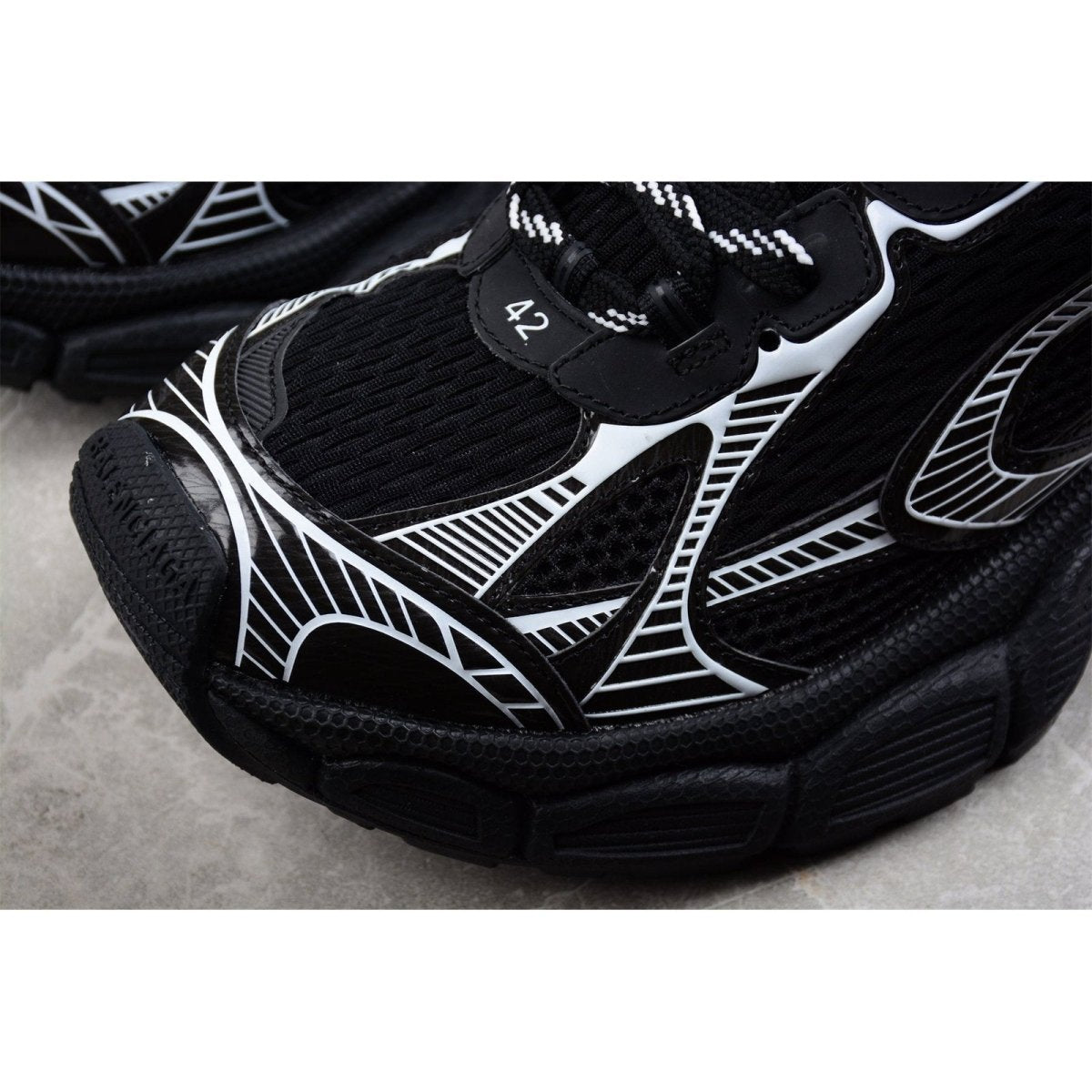 BALENCIAGA 3XL x BLACK WHITE - Phantom Kicks