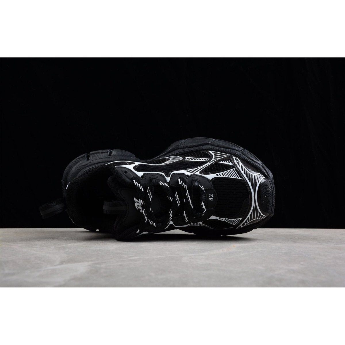 BALENCIAGA 3XL x BLACK WHITE - Phantom Kicks