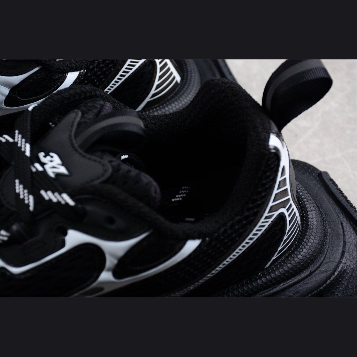 BALENCIAGA 3XL x BLACK WHITE - Phantom Kicks