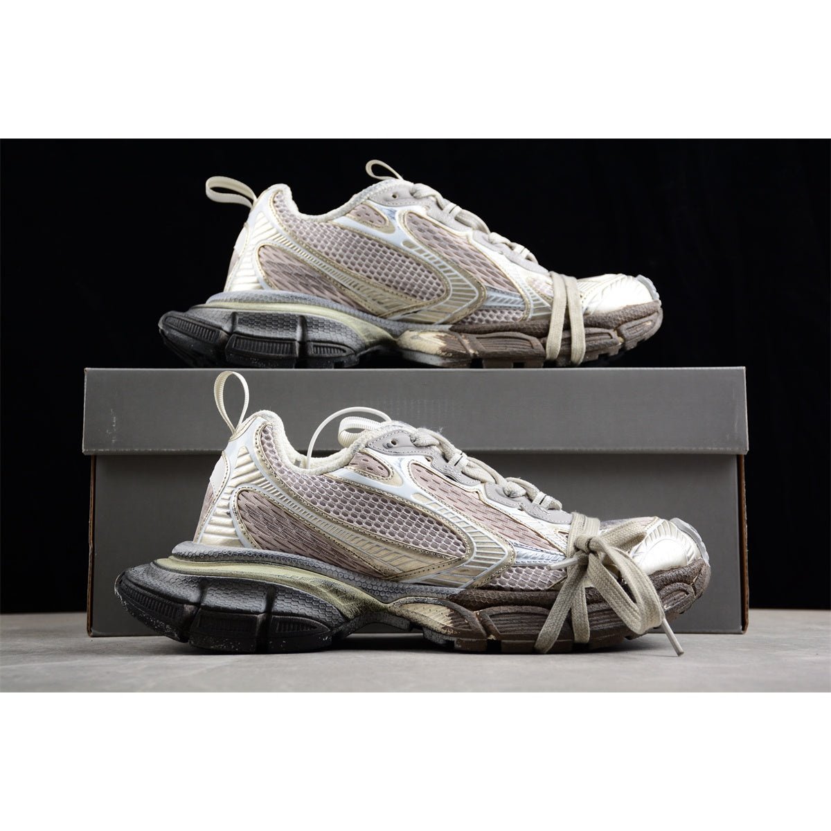 BALENCIAGA 3XL x CHAMPAGNE GRAFFITI - Phantom Kicks