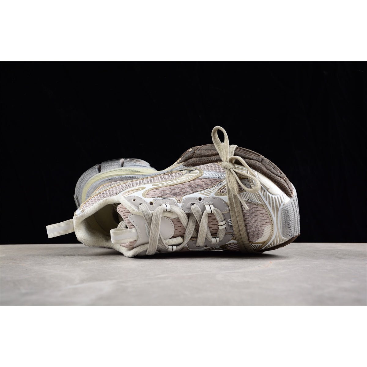 BALENCIAGA 3XL x CHAMPAGNE GRAFFITI - Phantom Kicks