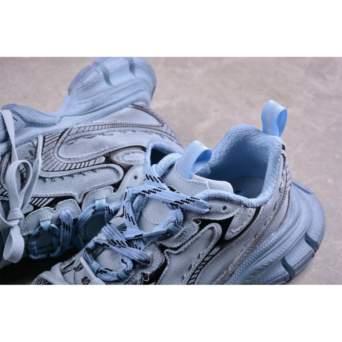 BALENCIAGA 3XL x CYAN BLUE - Phantom Kicks
