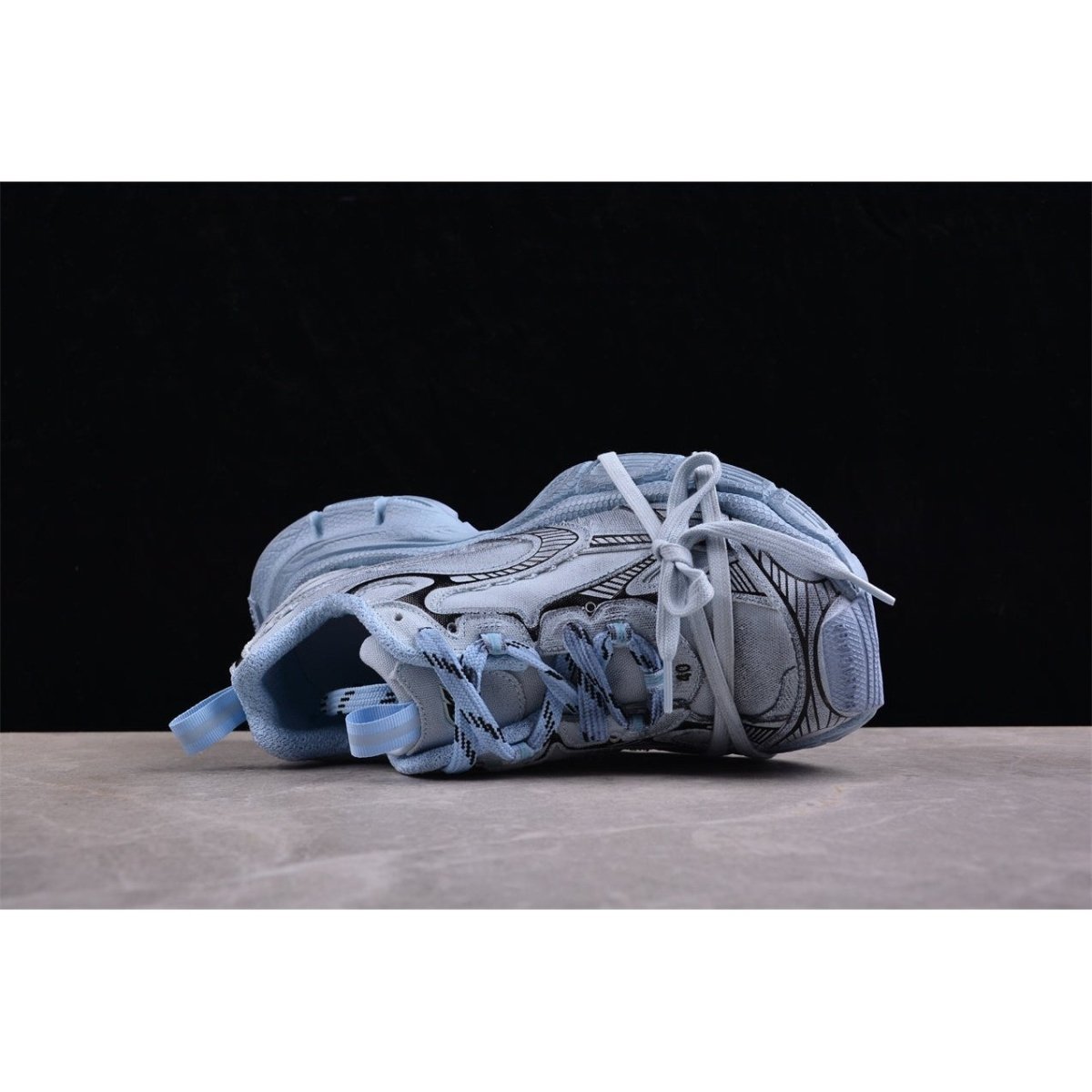 BALENCIAGA 3XL x CYAN BLUE - Phantom Kicks