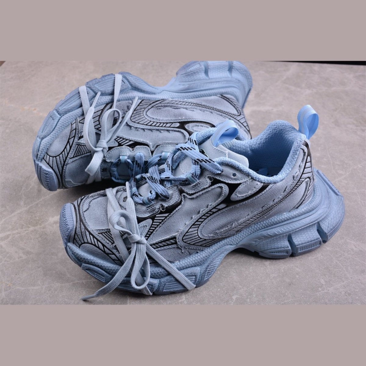 BALENCIAGA 3XL x CYAN BLUE - Phantom Kicks