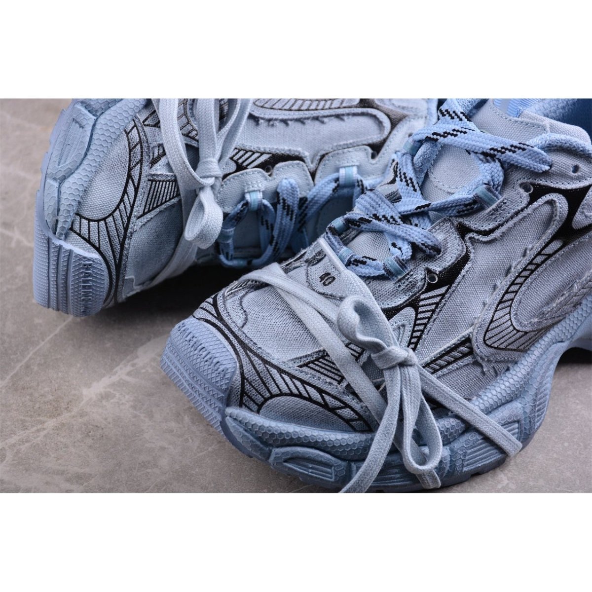 BALENCIAGA 3XL x CYAN BLUE - Phantom Kicks