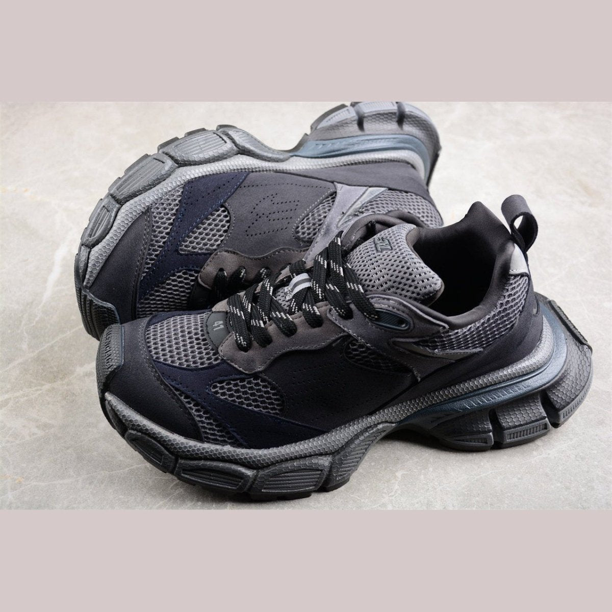 BALENCIAGA 3XL x DARK GREY - Phantom Kicks