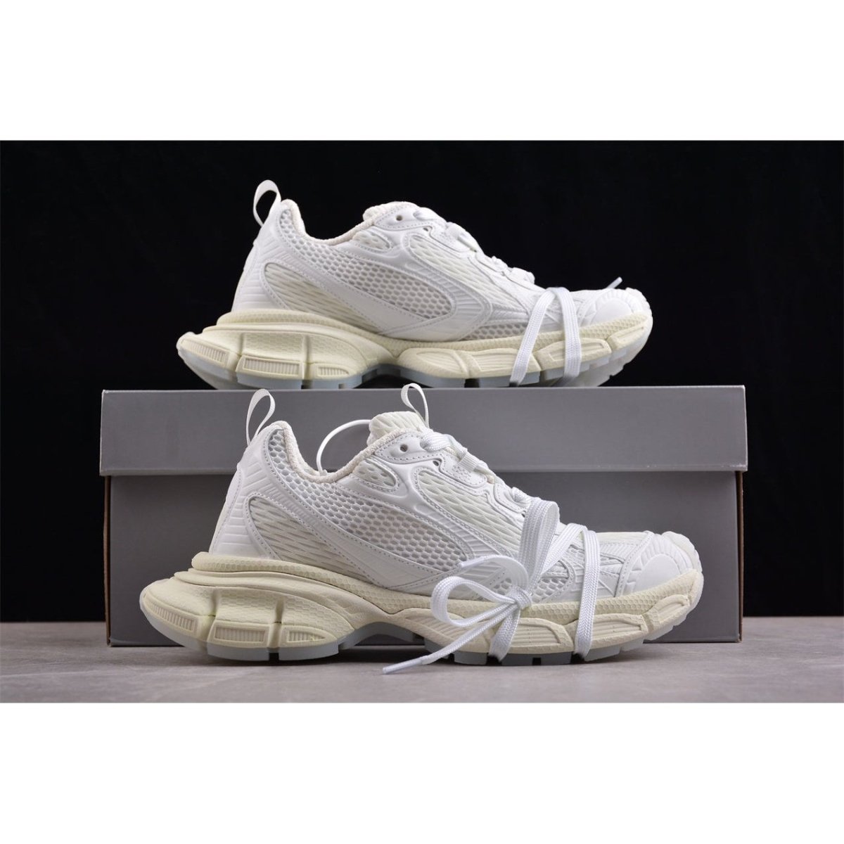 BALENCIAGA 3XL x GLOW IN THE DARK - Phantom Kicks