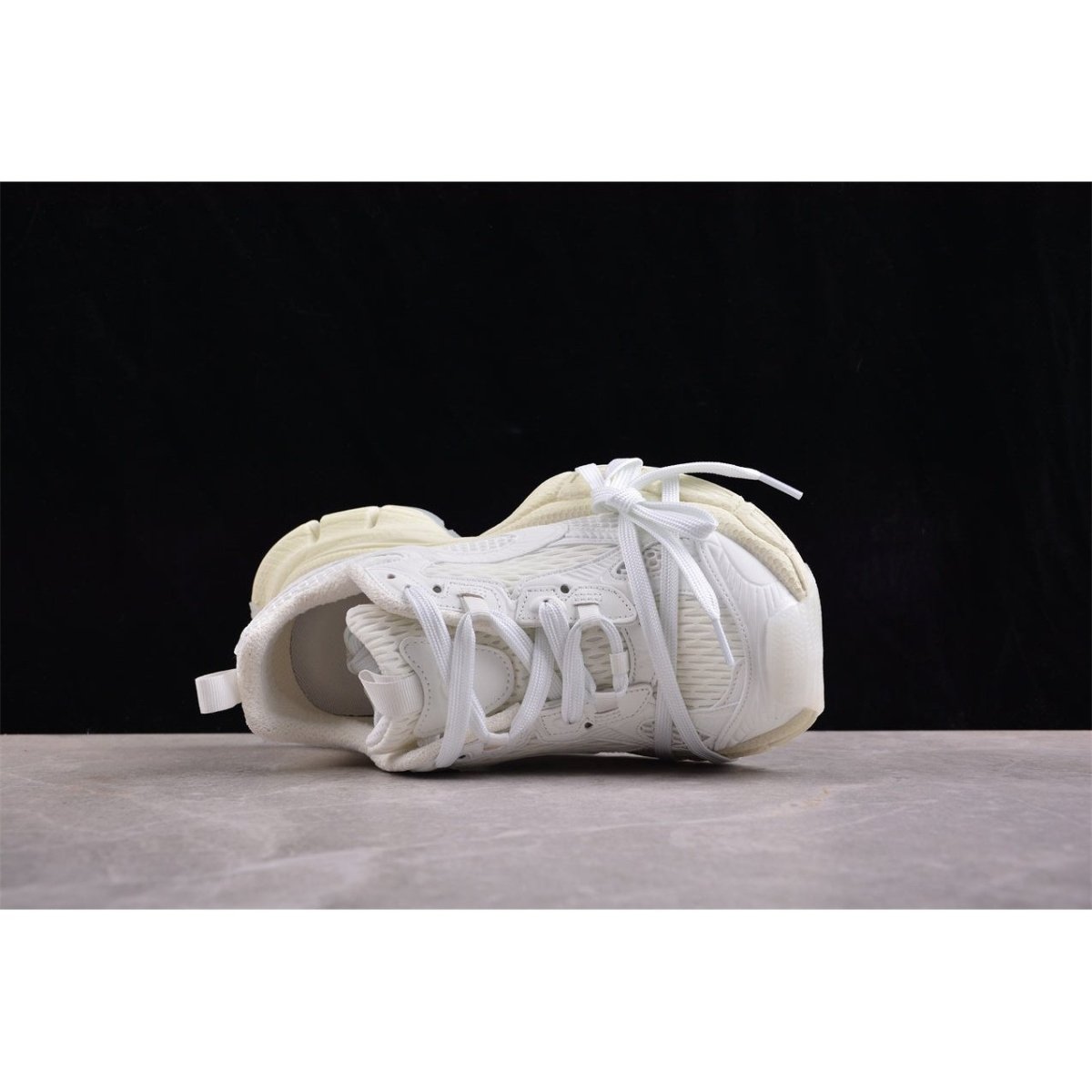 BALENCIAGA 3XL x GLOW IN THE DARK - Phantom Kicks
