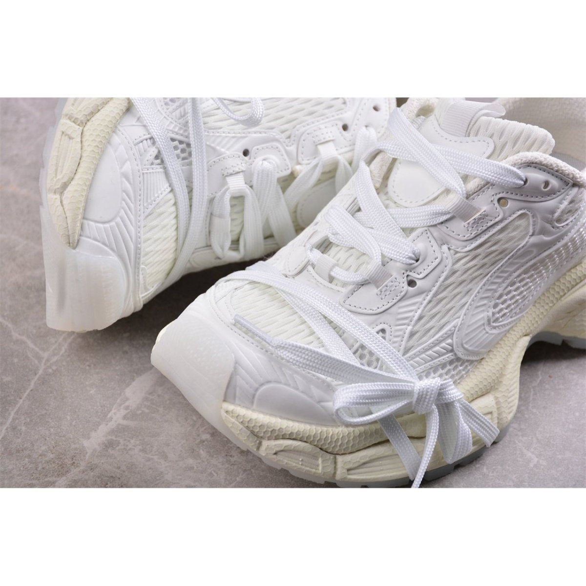 BALENCIAGA 3XL x GLOW IN THE DARK - Phantom Kicks