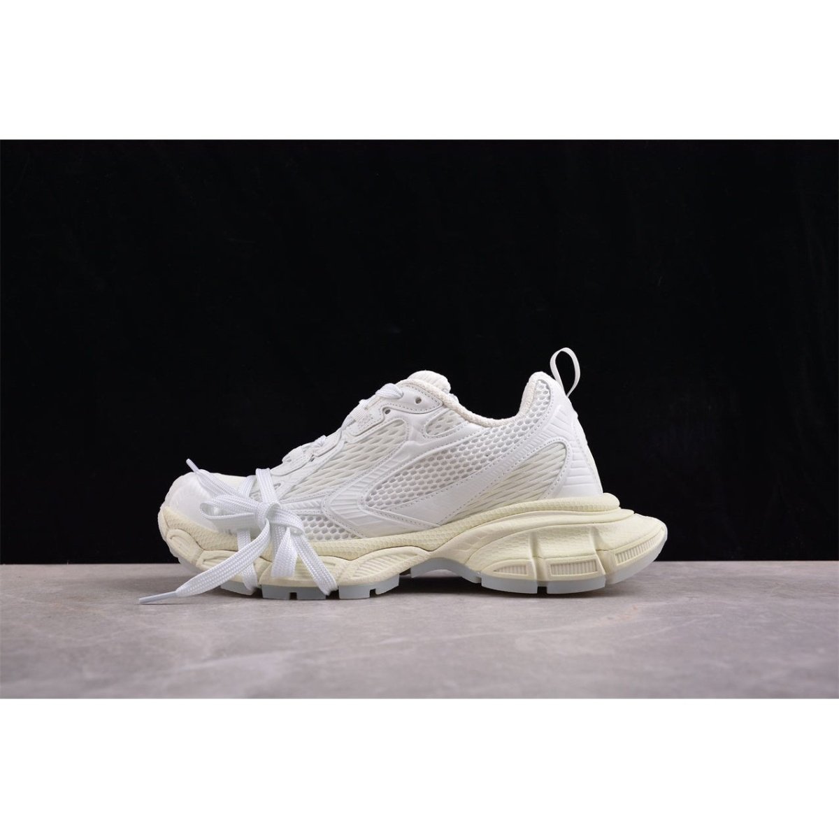 BALENCIAGA 3XL x GLOW IN THE DARK - Phantom Kicks