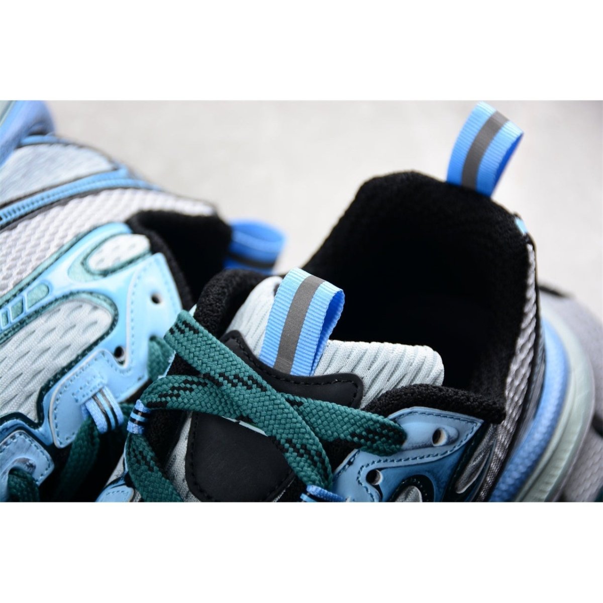 BALENCIAGA 3XL x MALACHITE GREEN - Phantom Kicks