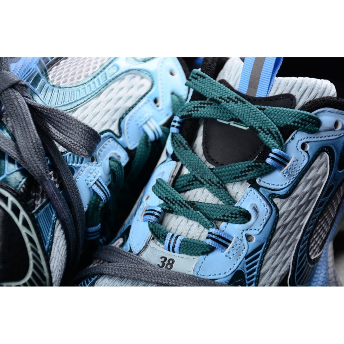 BALENCIAGA 3XL x MALACHITE GREEN - Phantom Kicks