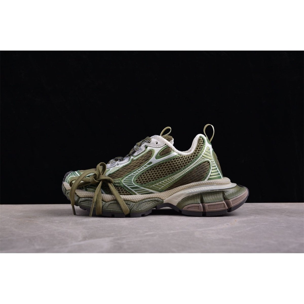 BALENCIAGA 3XL x OLIVE GREEN - Phantom Kicks