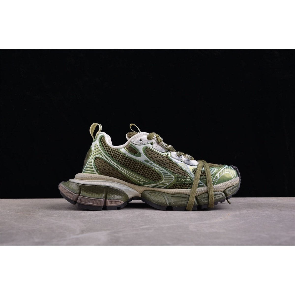 BALENCIAGA 3XL x OLIVE GREEN - Phantom Kicks