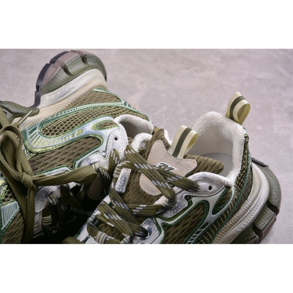 BALENCIAGA 3XL x OLIVE GREEN - Phantom Kicks