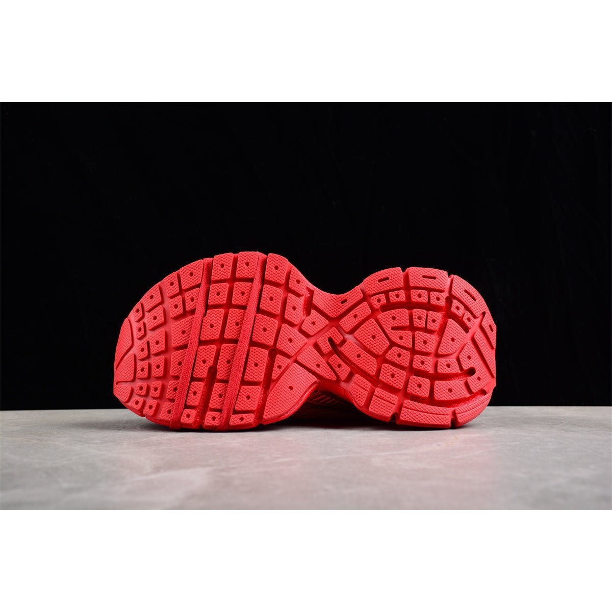 BALENCIAGA 3XL x RED - Phantom Kicks