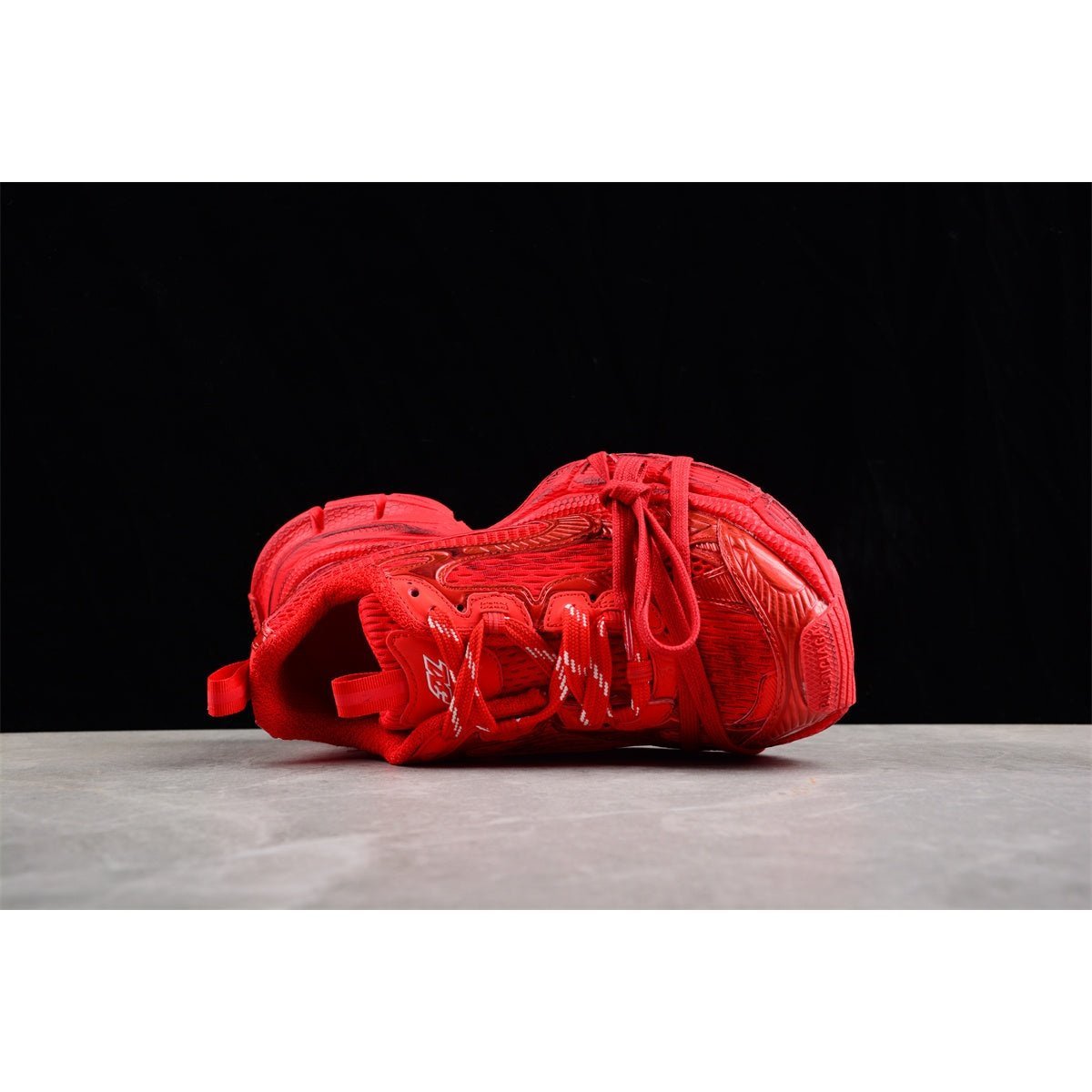 BALENCIAGA 3XL x RED - Phantom Kicks