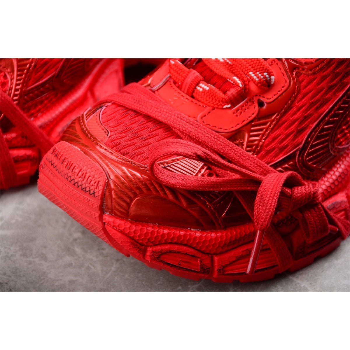BALENCIAGA 3XL x RED - Phantom Kicks