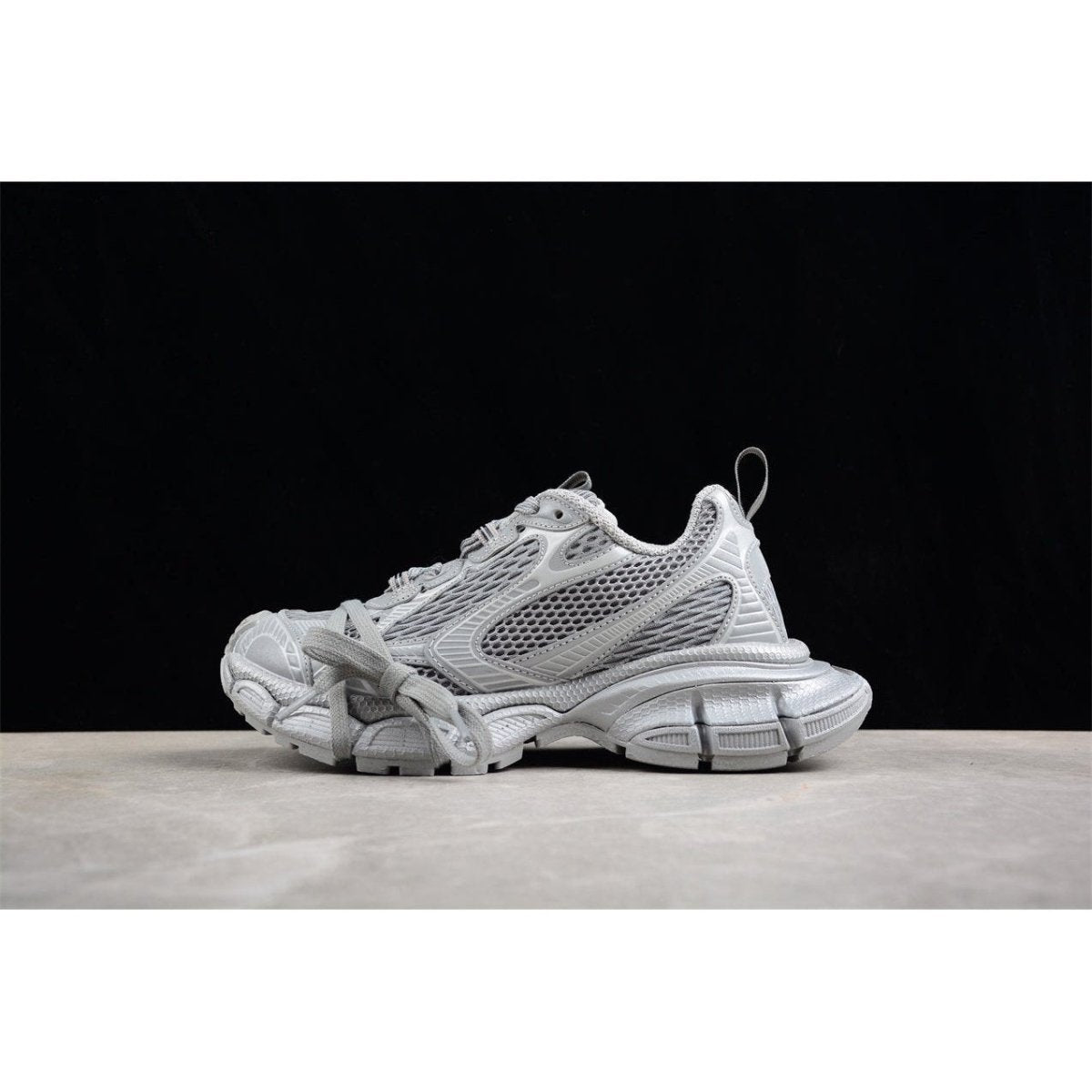 BALENCIAGA 3XL x REFLECTIVE GREY - Phantom Kicks