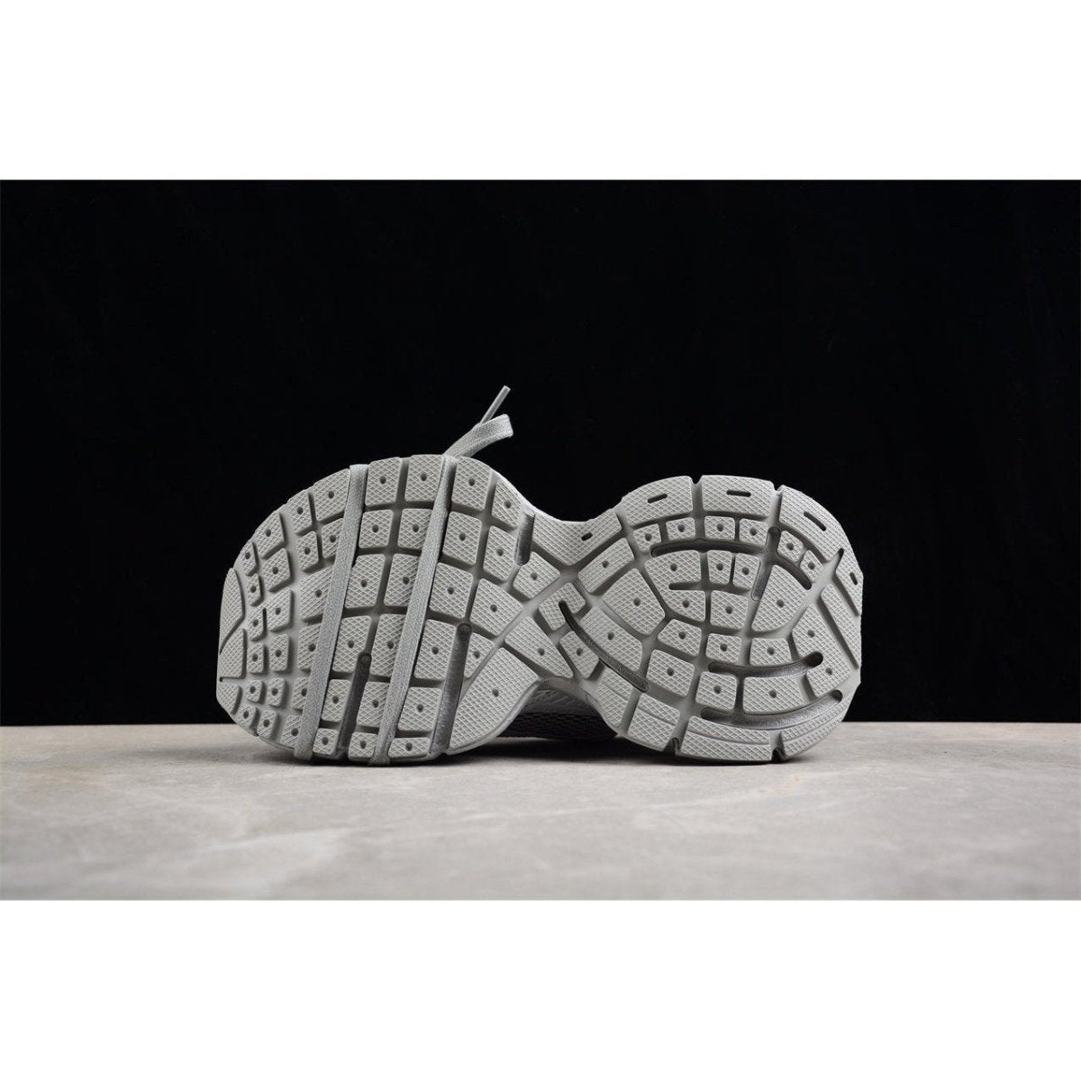 BALENCIAGA 3XL x REFLECTIVE GREY - Phantom Kicks