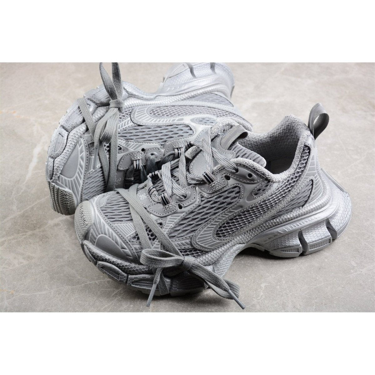 BALENCIAGA 3XL x REFLECTIVE GREY - Phantom Kicks