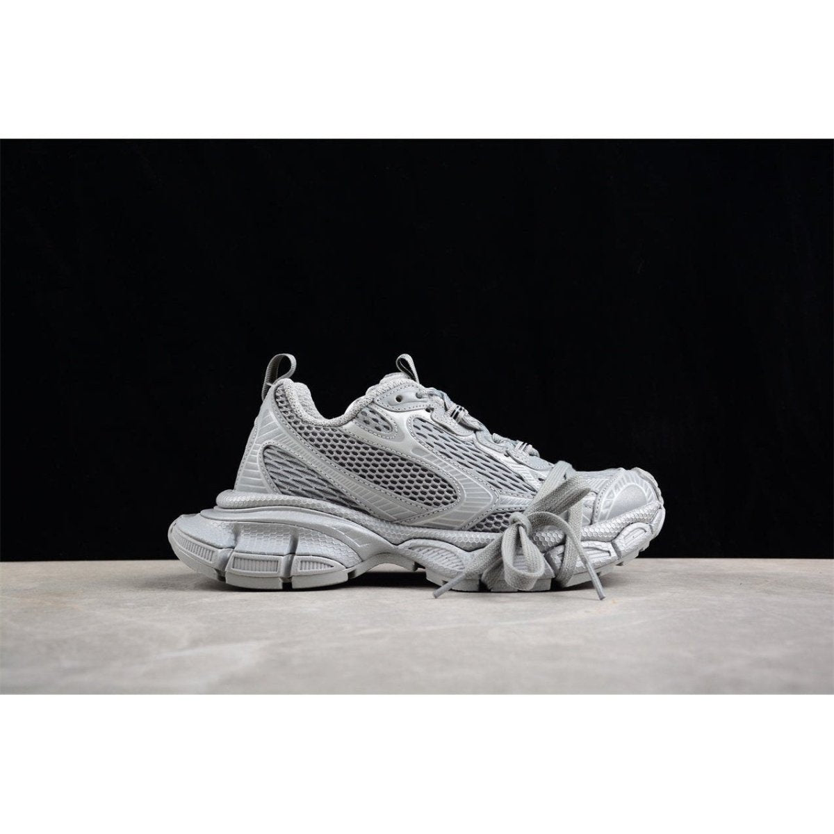 BALENCIAGA 3XL x REFLECTIVE GREY - Phantom Kicks