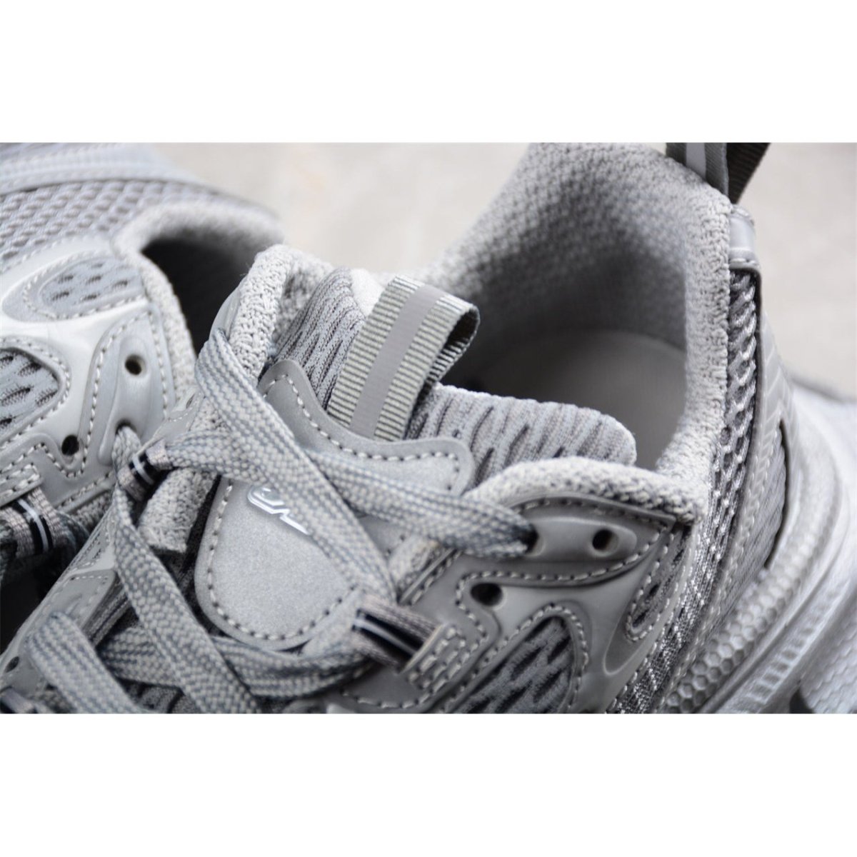 BALENCIAGA 3XL x REFLECTIVE GREY - Phantom Kicks