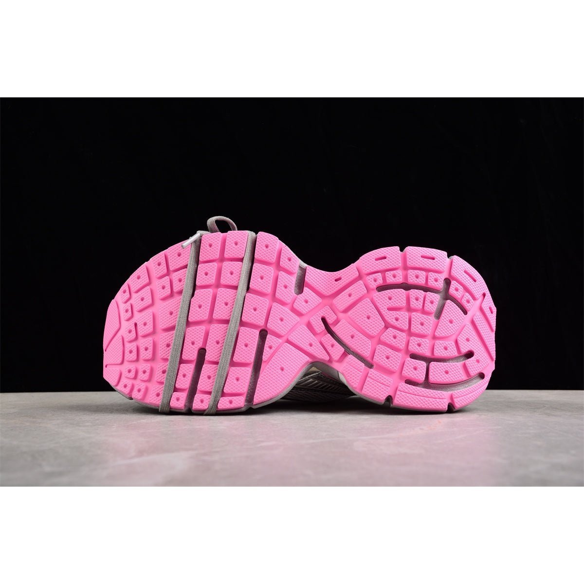 BALENCIAGA 3XL x SILVER PINK - Phantom Kicks