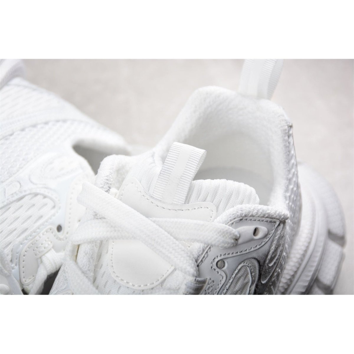 BALENCIAGA 3XL x SNOW WHITE - Phantom Kicks