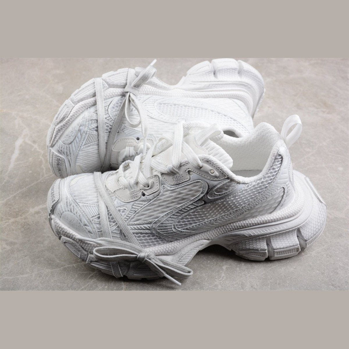 BALENCIAGA 3XL x SNOW WHITE - Phantom Kicks