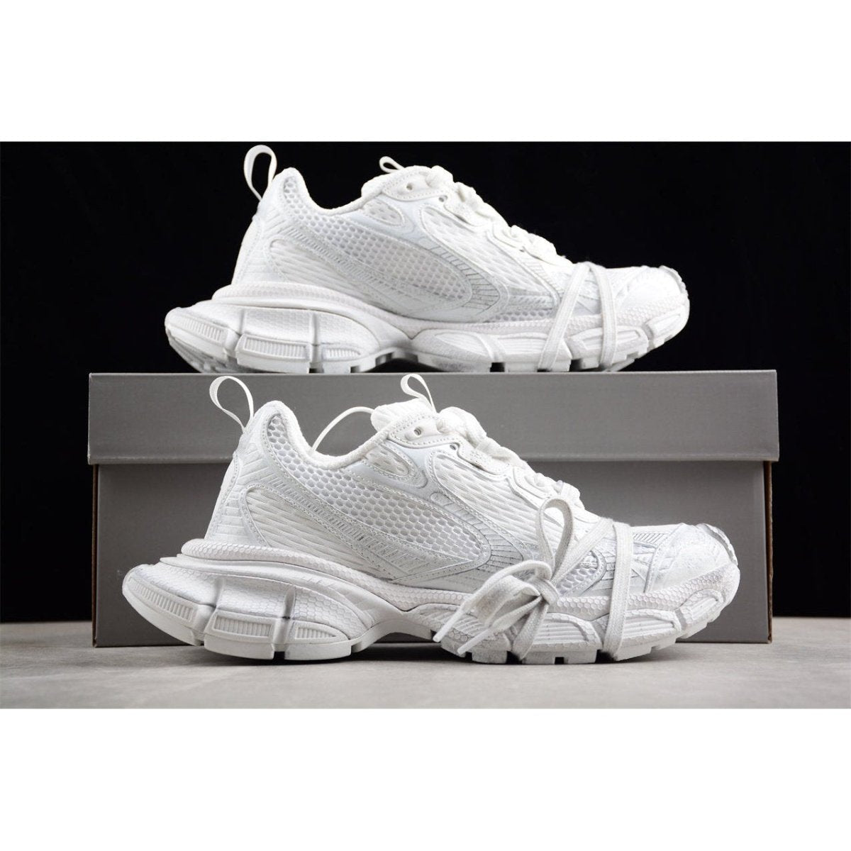 BALENCIAGA 3XL x SNOW WHITE - Phantom Kicks