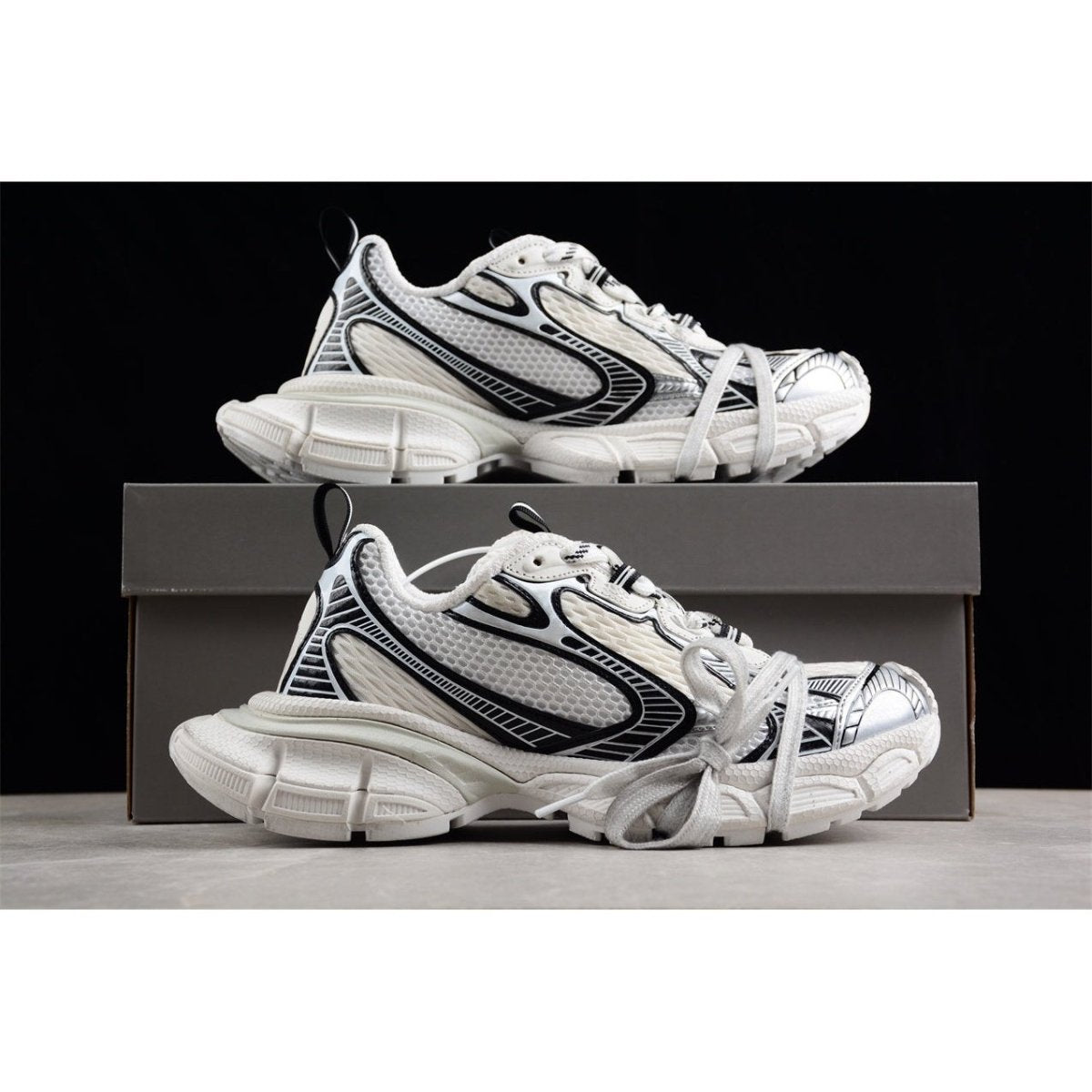 BALENCIAGA 3XL x WHITE BLACK - Phantom Kicks