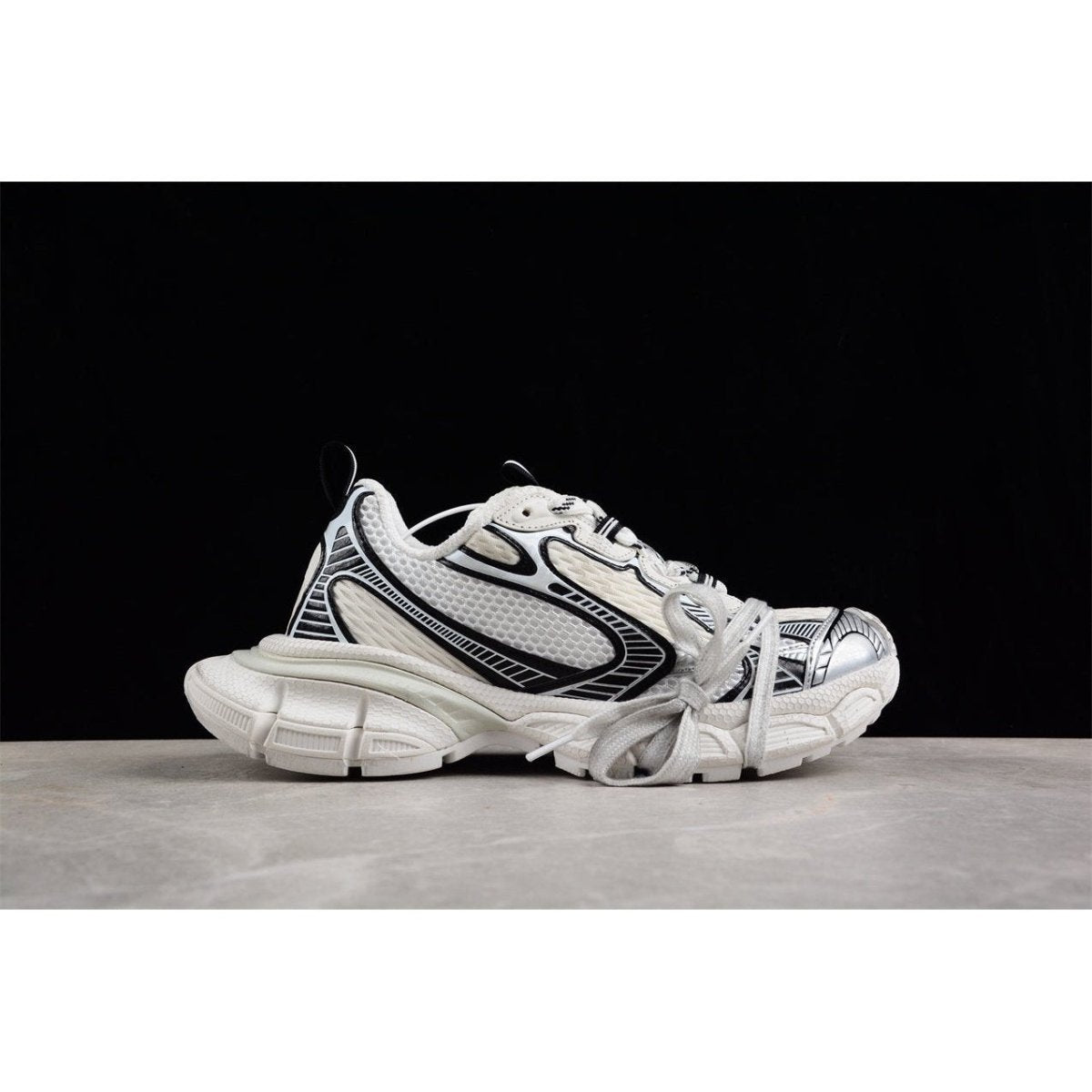 BALENCIAGA 3XL x WHITE BLACK - Phantom Kicks