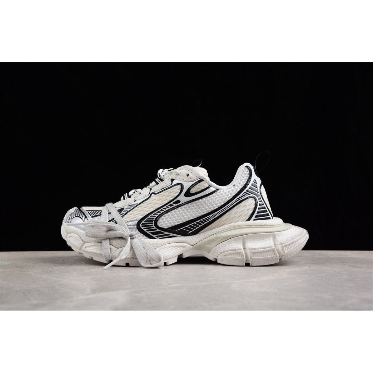 BALENCIAGA 3XL x WHITE BLACK - Phantom Kicks