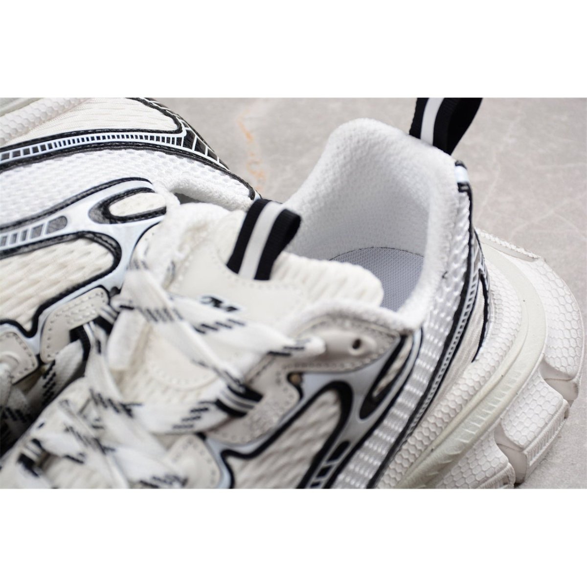BALENCIAGA 3XL x WHITE BLACK - Phantom Kicks