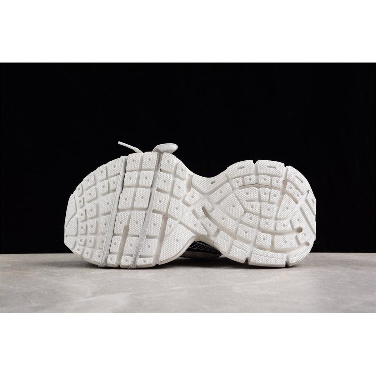 BALENCIAGA 3XL x WHITE BLACK - Phantom Kicks