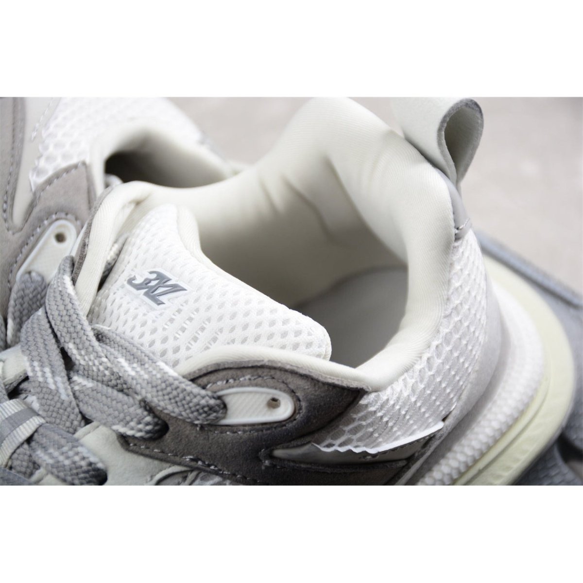 BALENCIAGA 3XL x WHITE GREY - Phantom Kicks