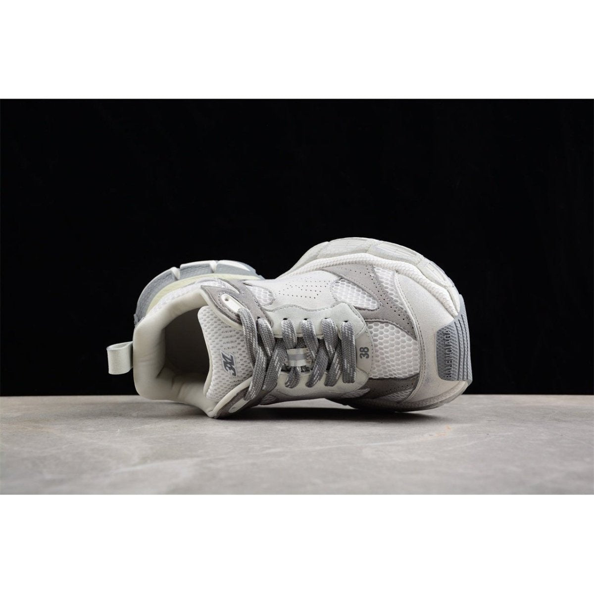 BALENCIAGA 3XL x WHITE GREY - Phantom Kicks